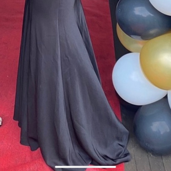 Elegant Black & Gold Dress - Picture 3 of 4